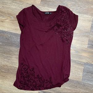 Maroon t shirt